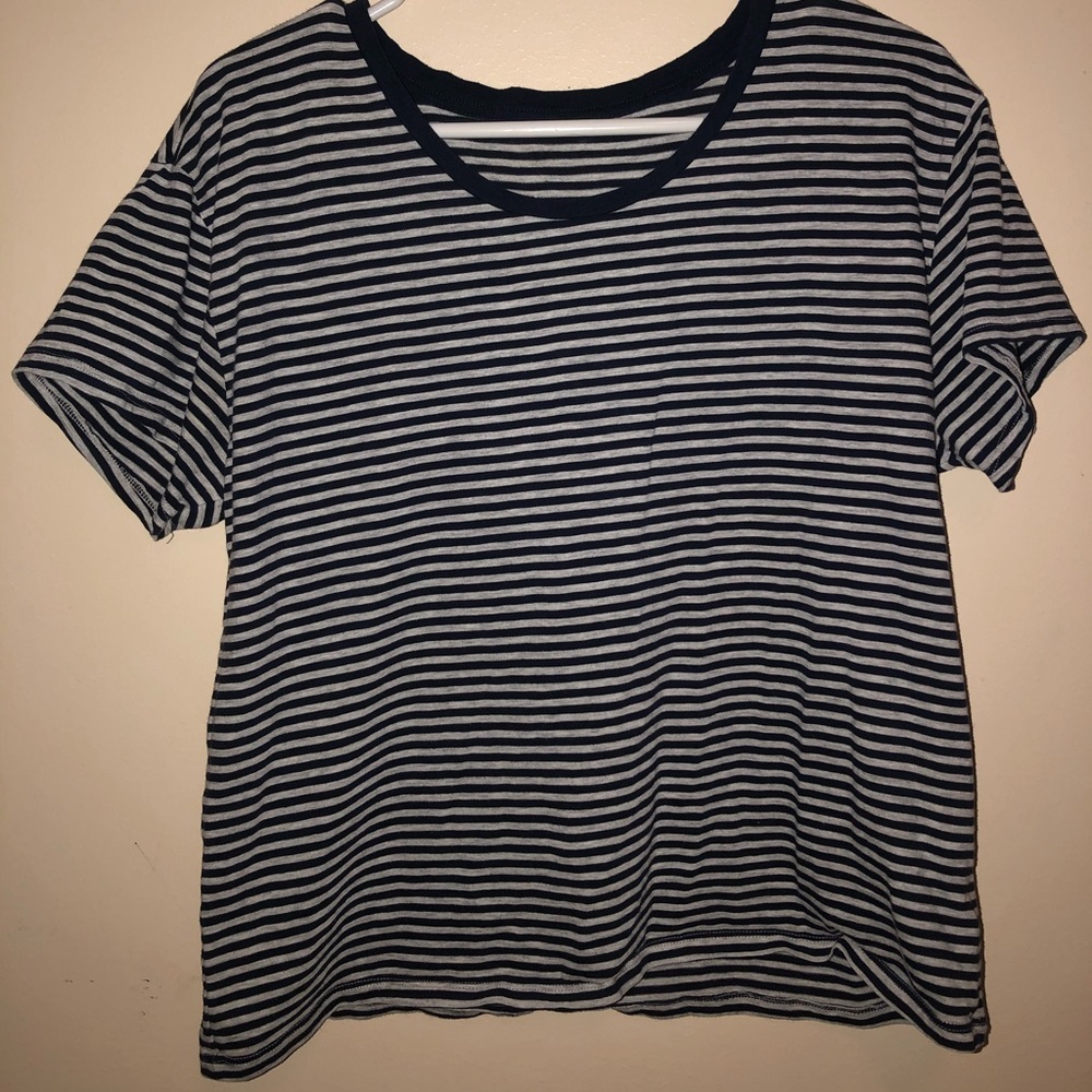 Striped grey and navy blue tee.